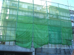 外部に防水紙と胴縁を施工した建物