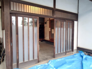 玄関建具取替え